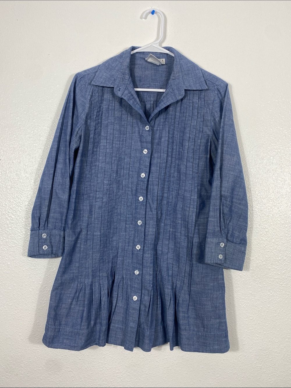 Finley Chambray Pintuck Button Tunic in Denim Blue Size S 100% Cotton - Picture 2 of 15